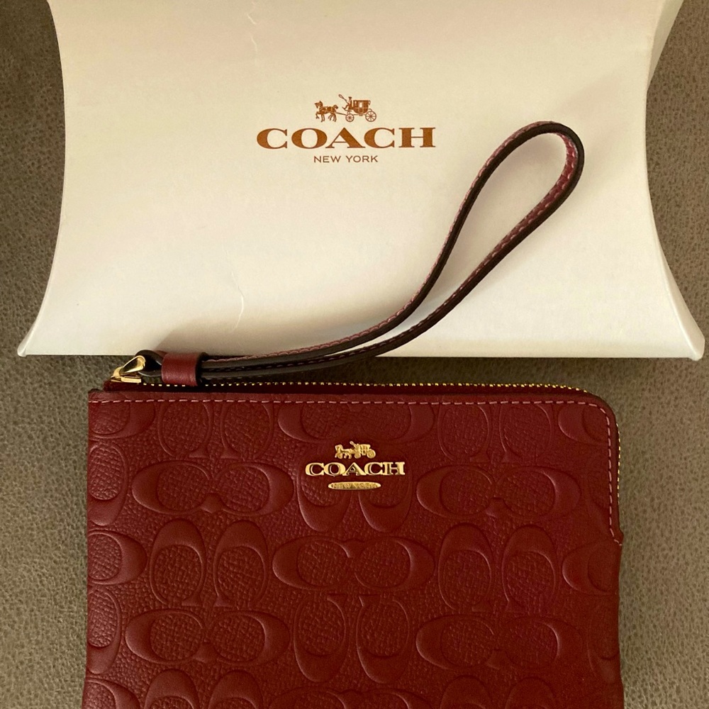 NEW Coach Embossed Logo Wallet Wristlet Burgundy